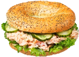 Belegd met huisgemaakte tonijn salade, komkommer, ijsbergsla en ui